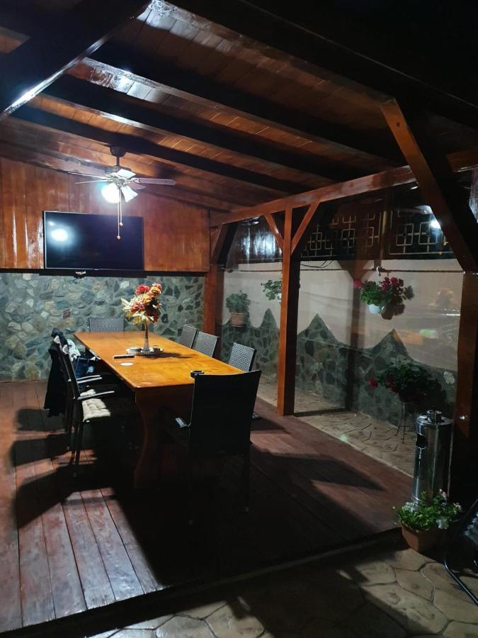 Casa Cattleya 호텔 Târgu Jiu 외부 사진