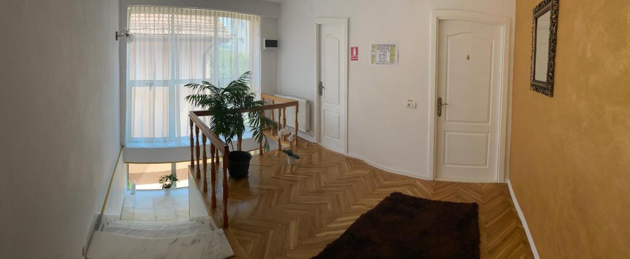 Casa Cattleya 호텔 Târgu Jiu 외부 사진