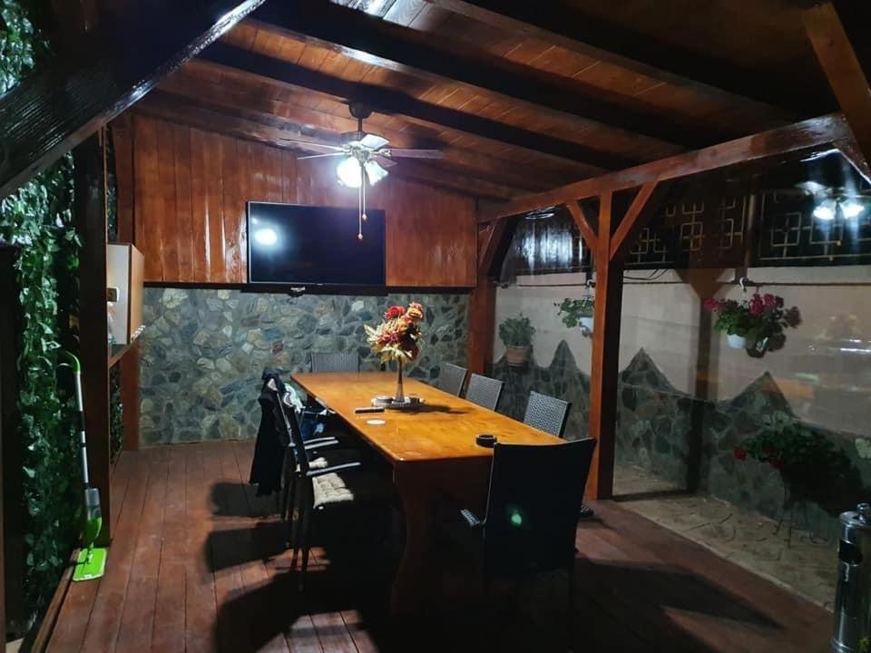 Casa Cattleya 호텔 Târgu Jiu 외부 사진